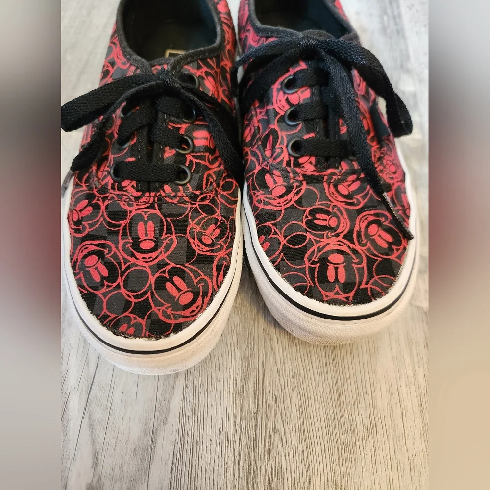 Vans x Disney Mickey Mouse Lace Up Sneaker Size Women's 5.5 Men's 4